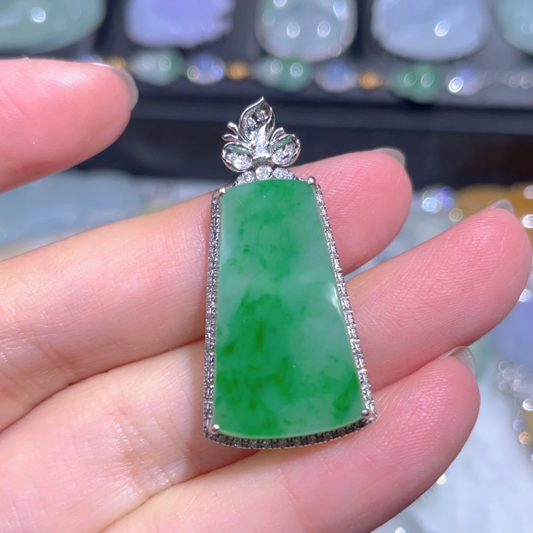 颈饰18K金镶嵌翡翠翡翠