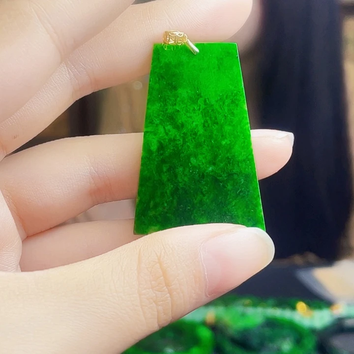 翡翠18K金镶嵌颈饰多样性