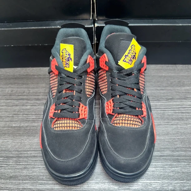 AJ4雷公 43码配盒 成色极新 黑红