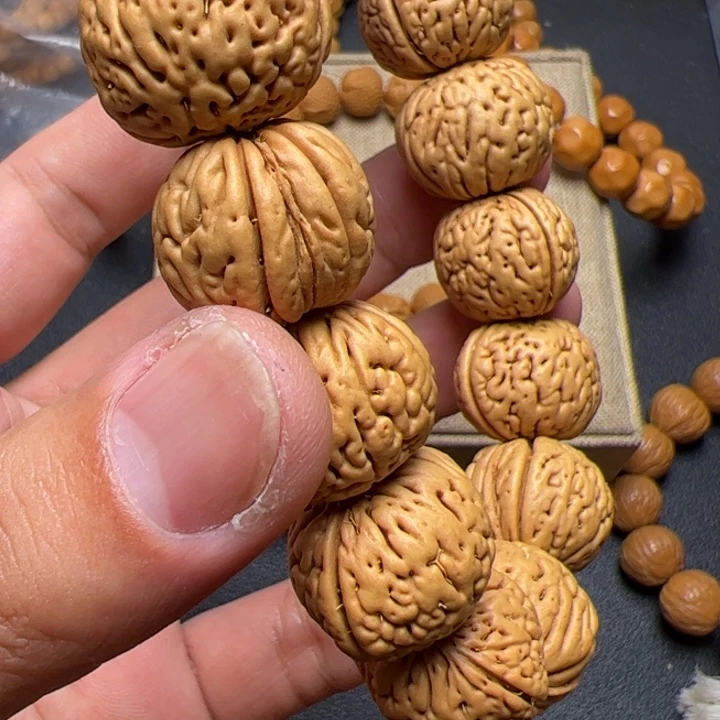 猴头核桃手串夜****卡罗拉