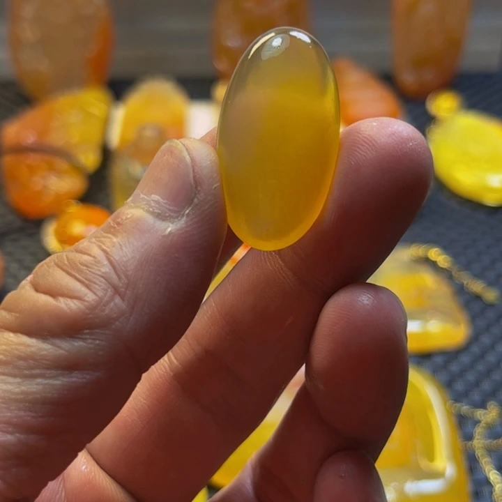 浅***沫石英质玉吊坠未镶嵌