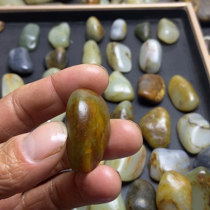 名***剑和田玉（糖玉）未镶嵌珠宝奇石