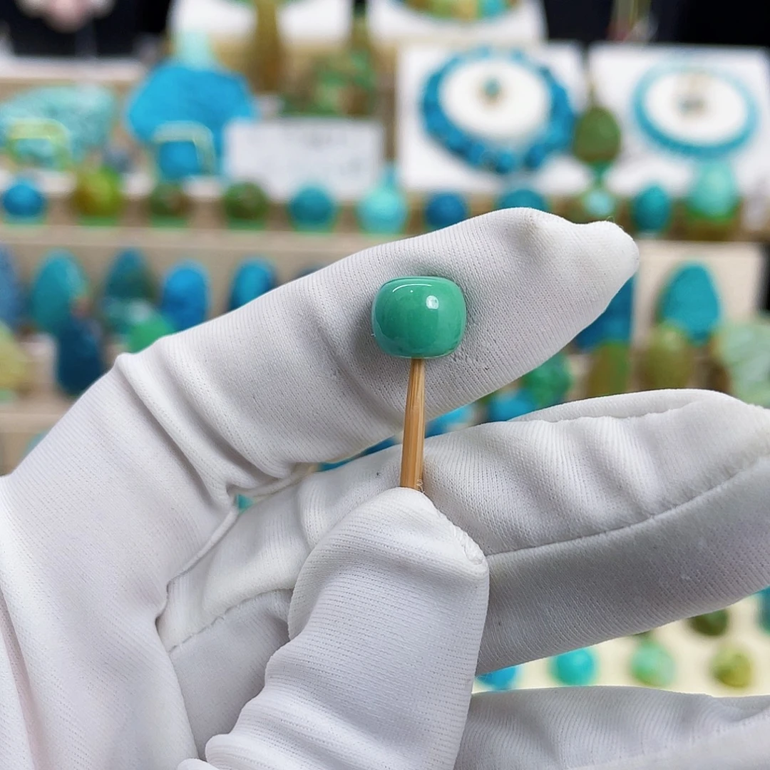 绿松石未镶嵌颈饰