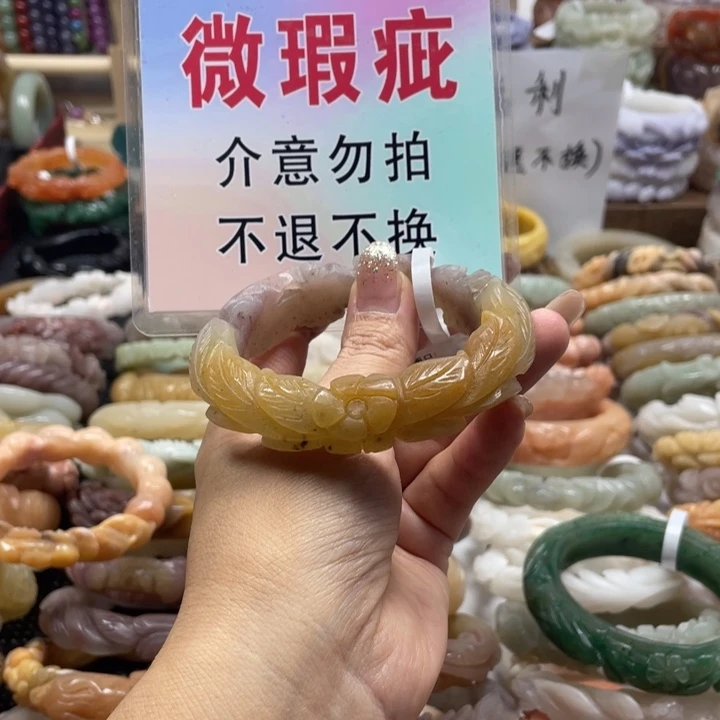 s***a未镶嵌手镯石英质玉