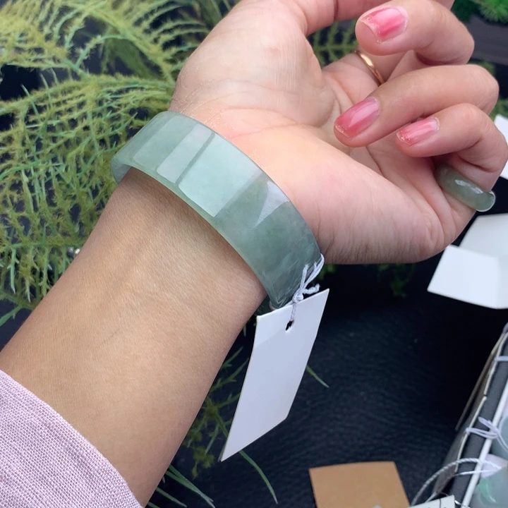 未镶嵌手镯翡翠天然翡翠手镯