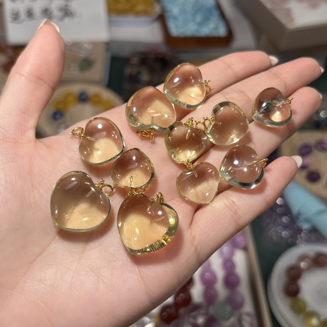 放漏全净特级黄水晶爱心吊坠一个