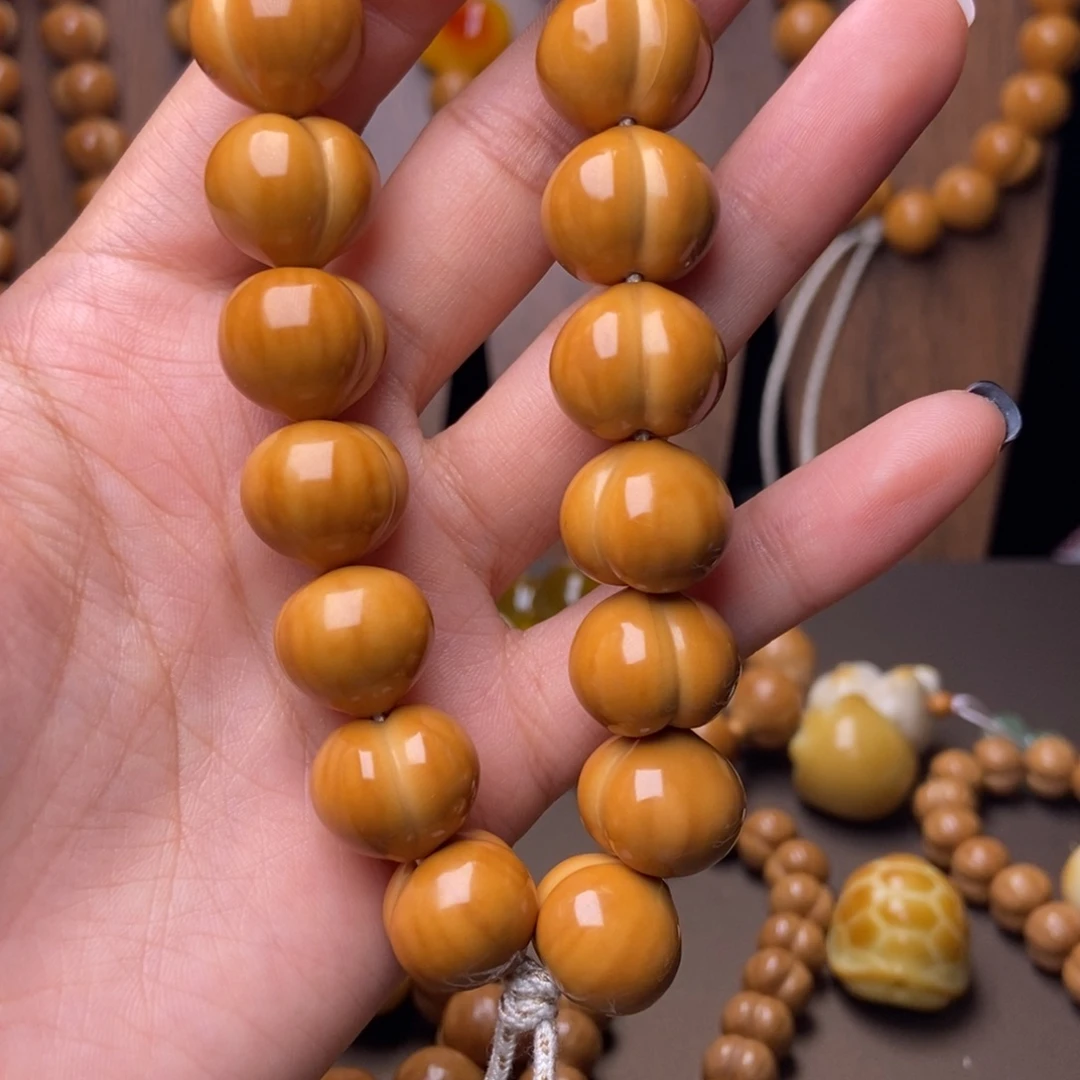 猴头核桃吊坠手持