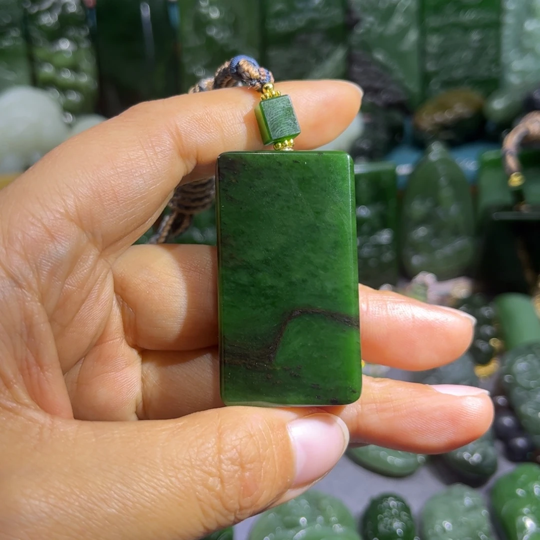 陌***花和田玉未镶嵌颈饰