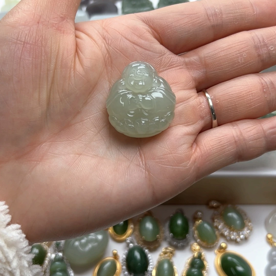 和田玉颈饰未镶嵌名**已