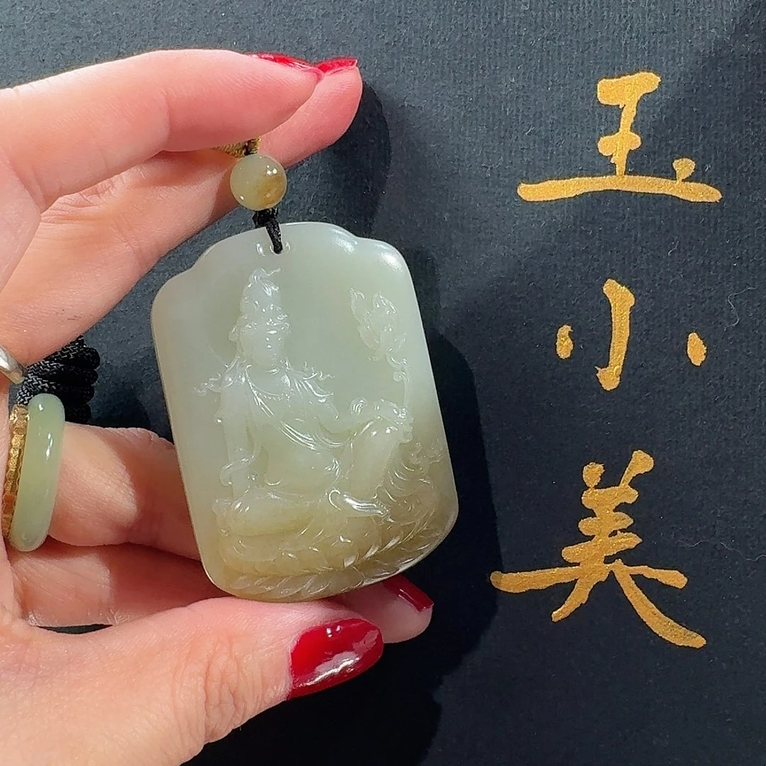 和田玉未镶嵌颈饰且末近矿