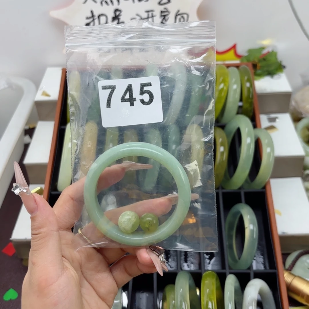 蛇纹石玉未镶嵌手镯纪*