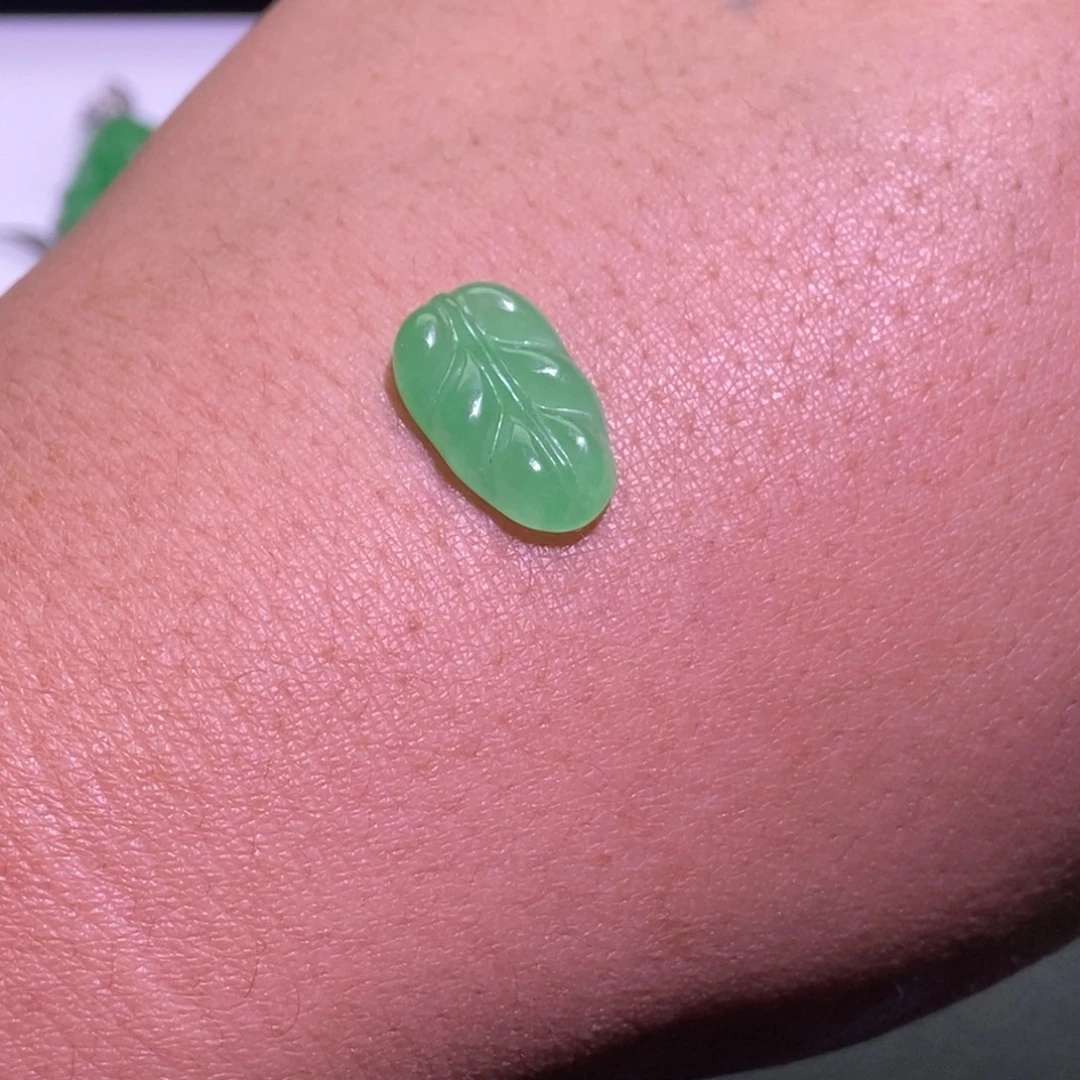 翡翠未镶嵌颈饰吊坠