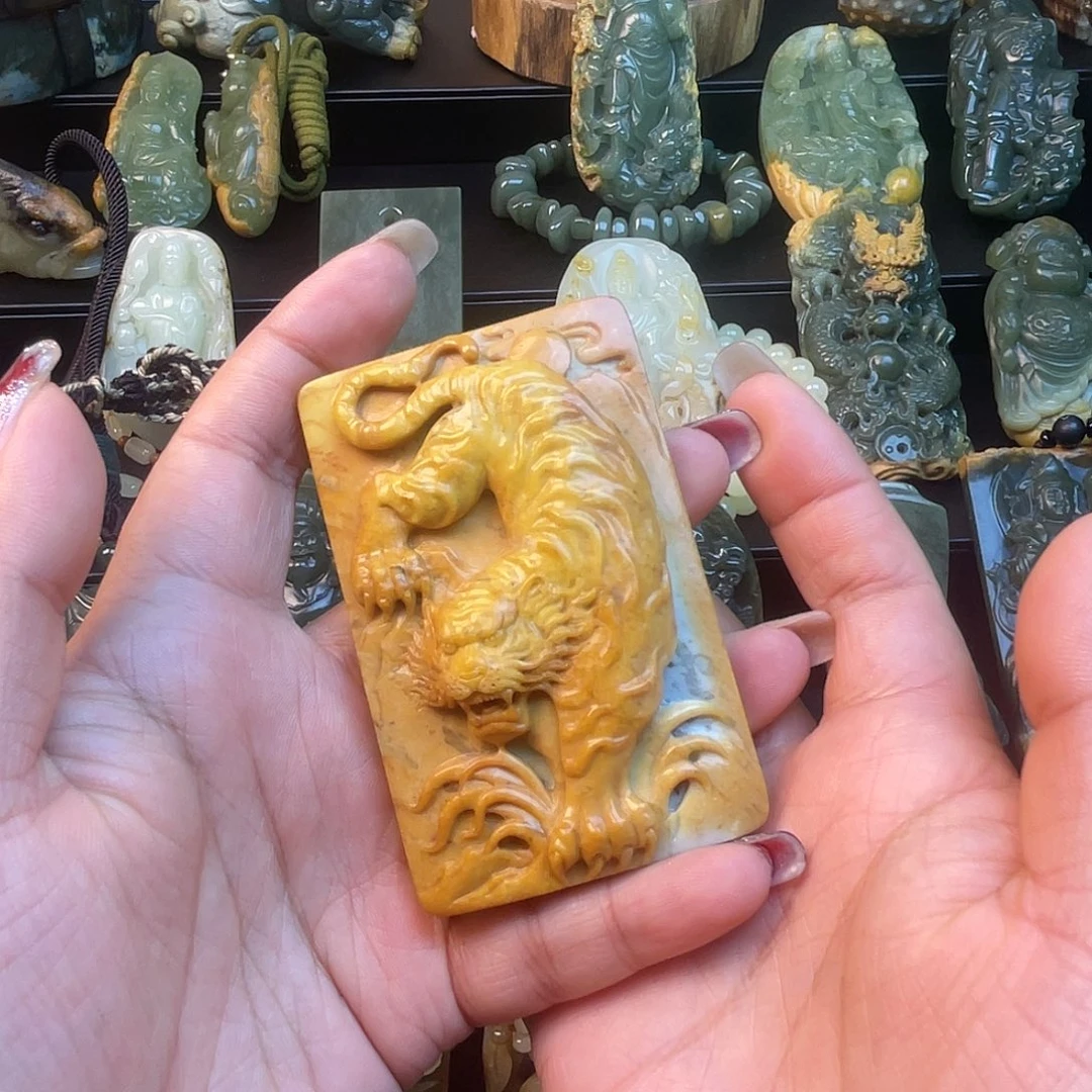 万***光透闪石质玉未镶嵌手链