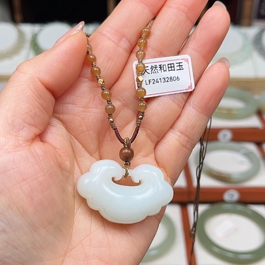 和田玉吊坠(赠链)未镶嵌