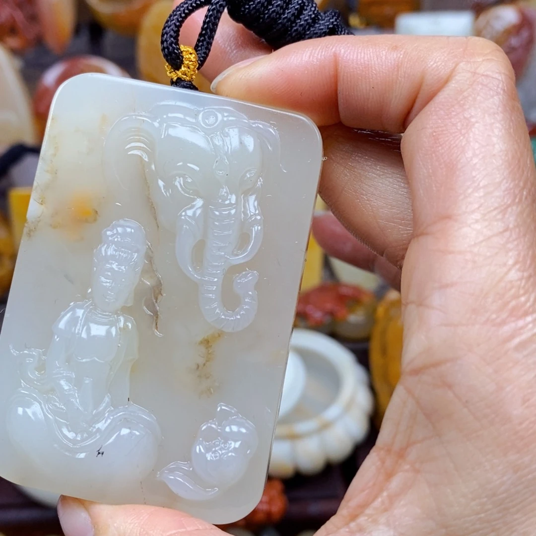 石英质玉（黄龙玉）颈饰未镶嵌