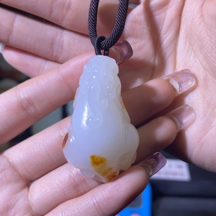 和田玉挂件未镶嵌小**?