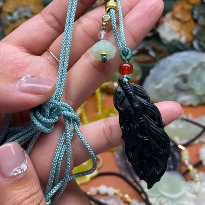 蛇纹石玉未镶嵌吊坠