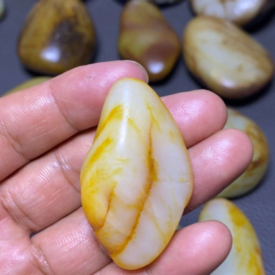 未镶嵌和田玉（糖玉）挂件