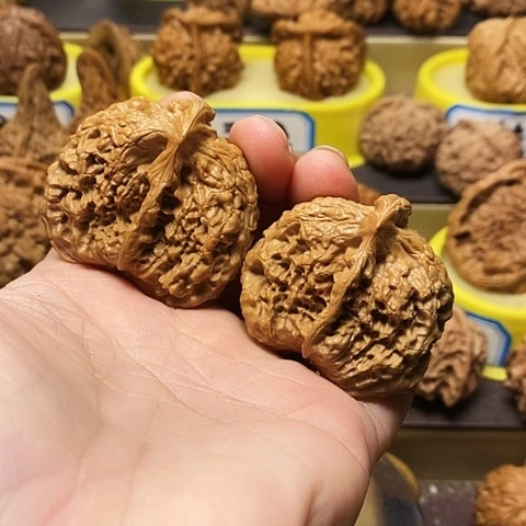 吊坠文玩核桃座山雕