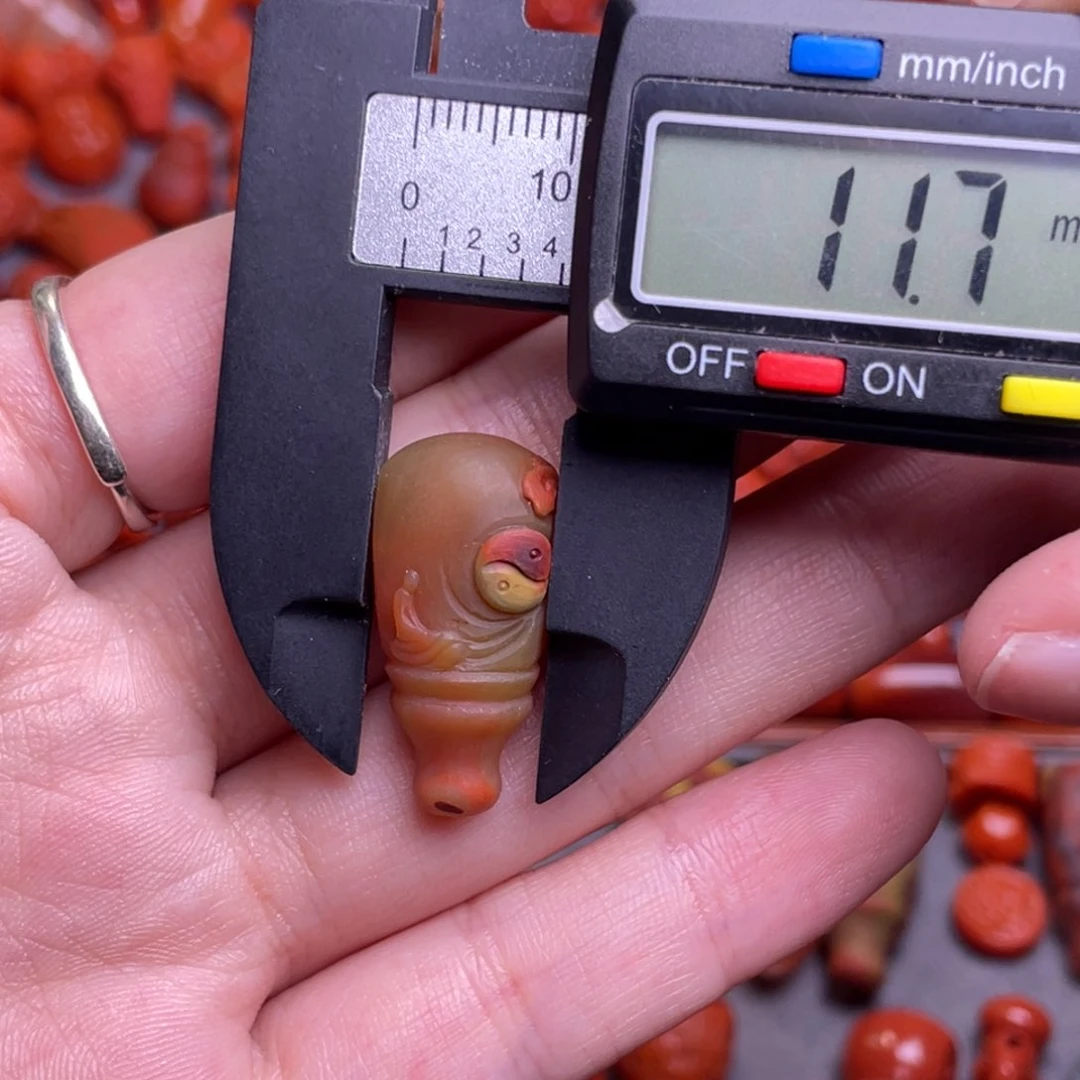 南红玛瑙配饰未镶嵌