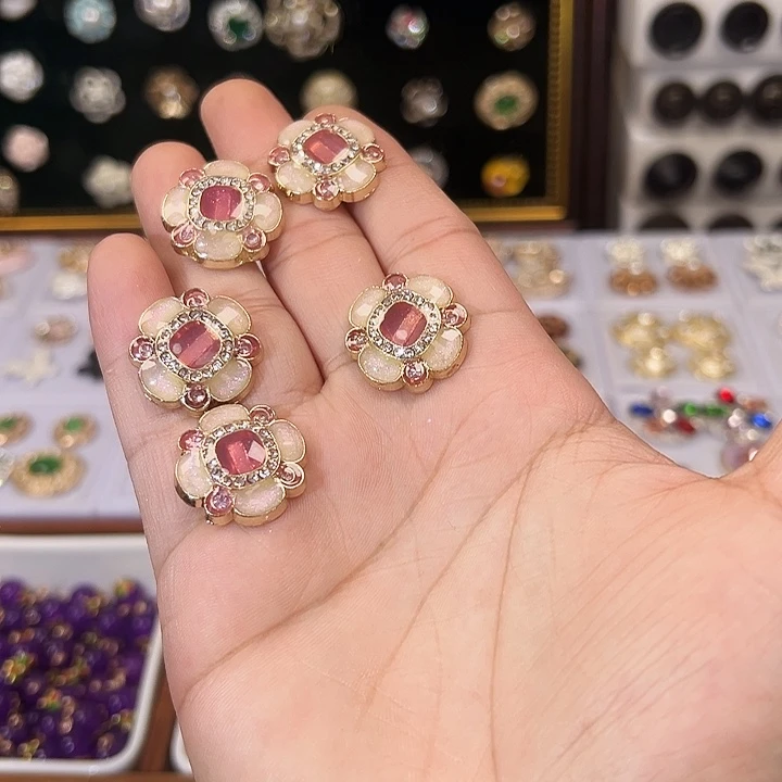 珍珠纽扣原创设计师