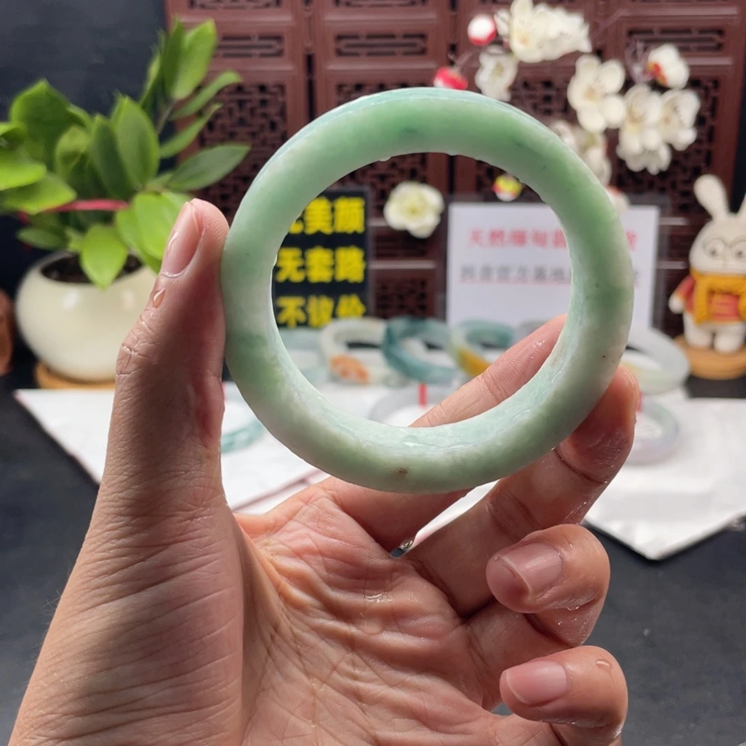 定制翡翠未镶嵌翡翠手镯
