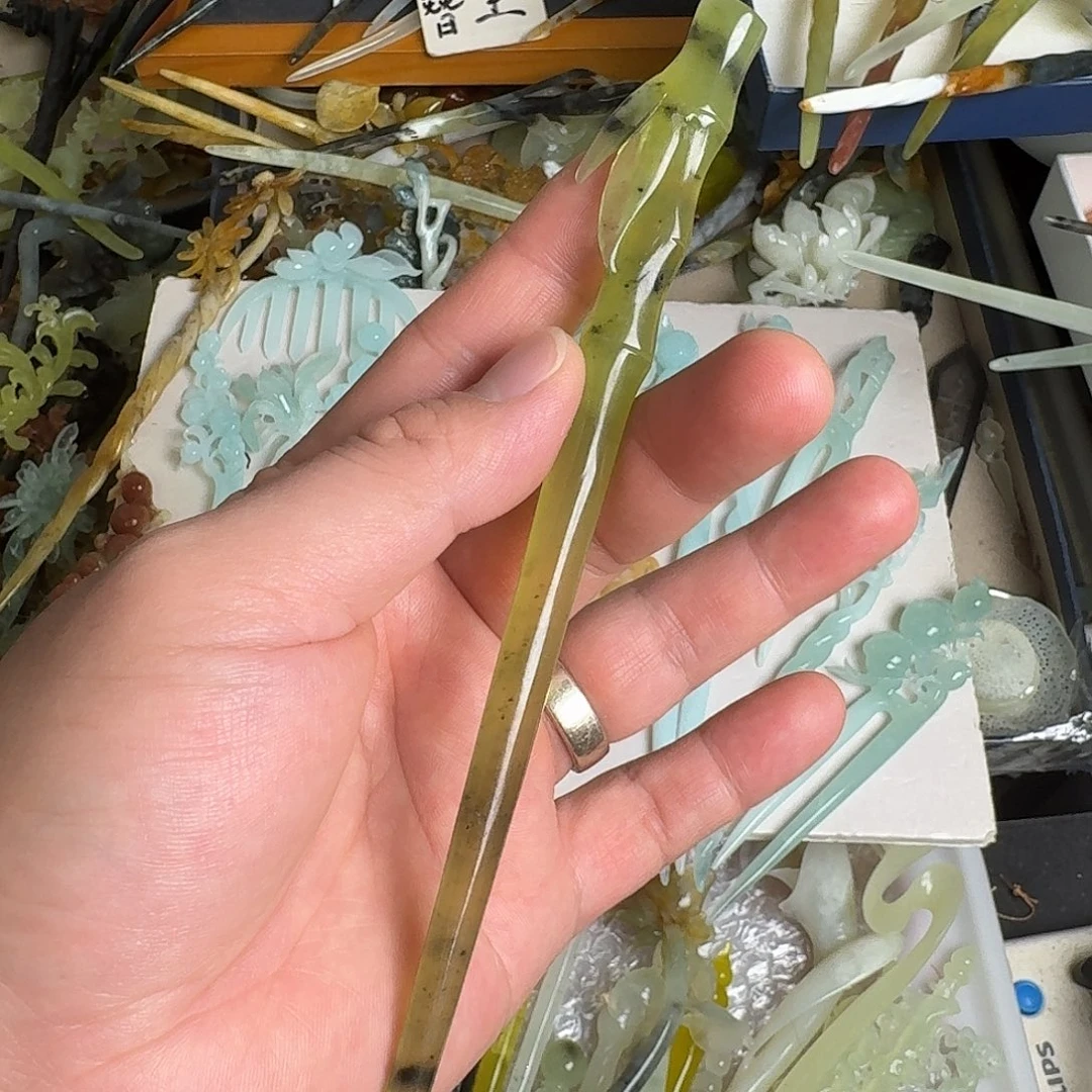 蛇纹石玉未镶嵌发饰