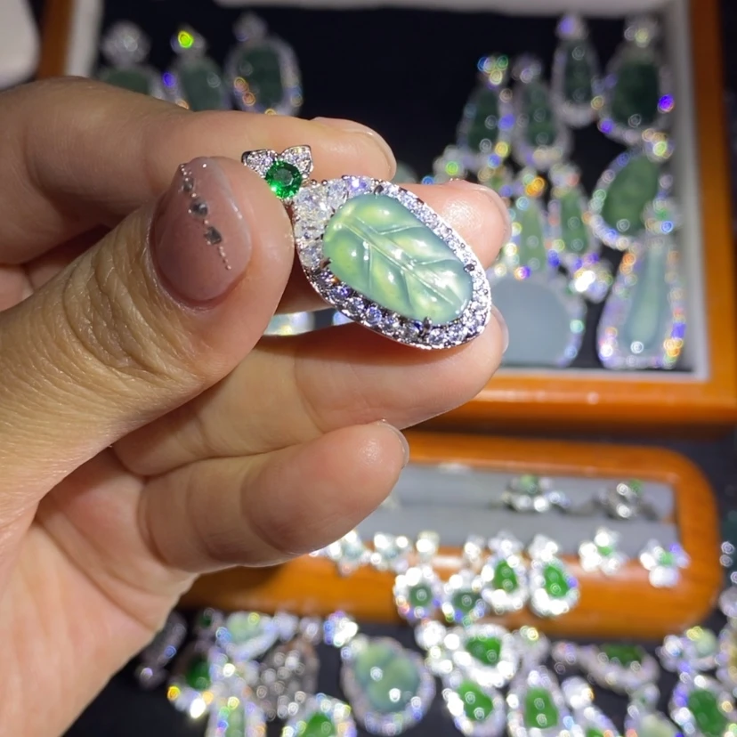 【闪购商品】翡翠颈饰未镶嵌天然