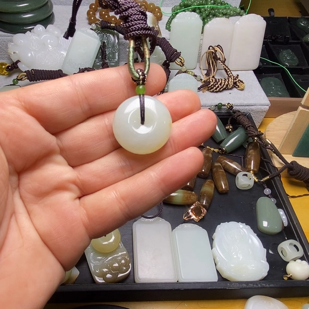 颈饰未镶嵌和田玉