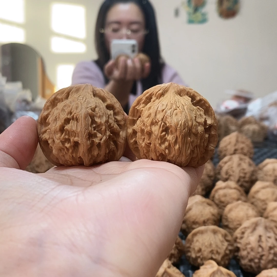 文玩核桃吊坠红狮子43黄