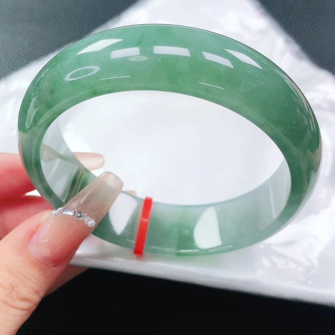 翡翠手镯未镶嵌58圈