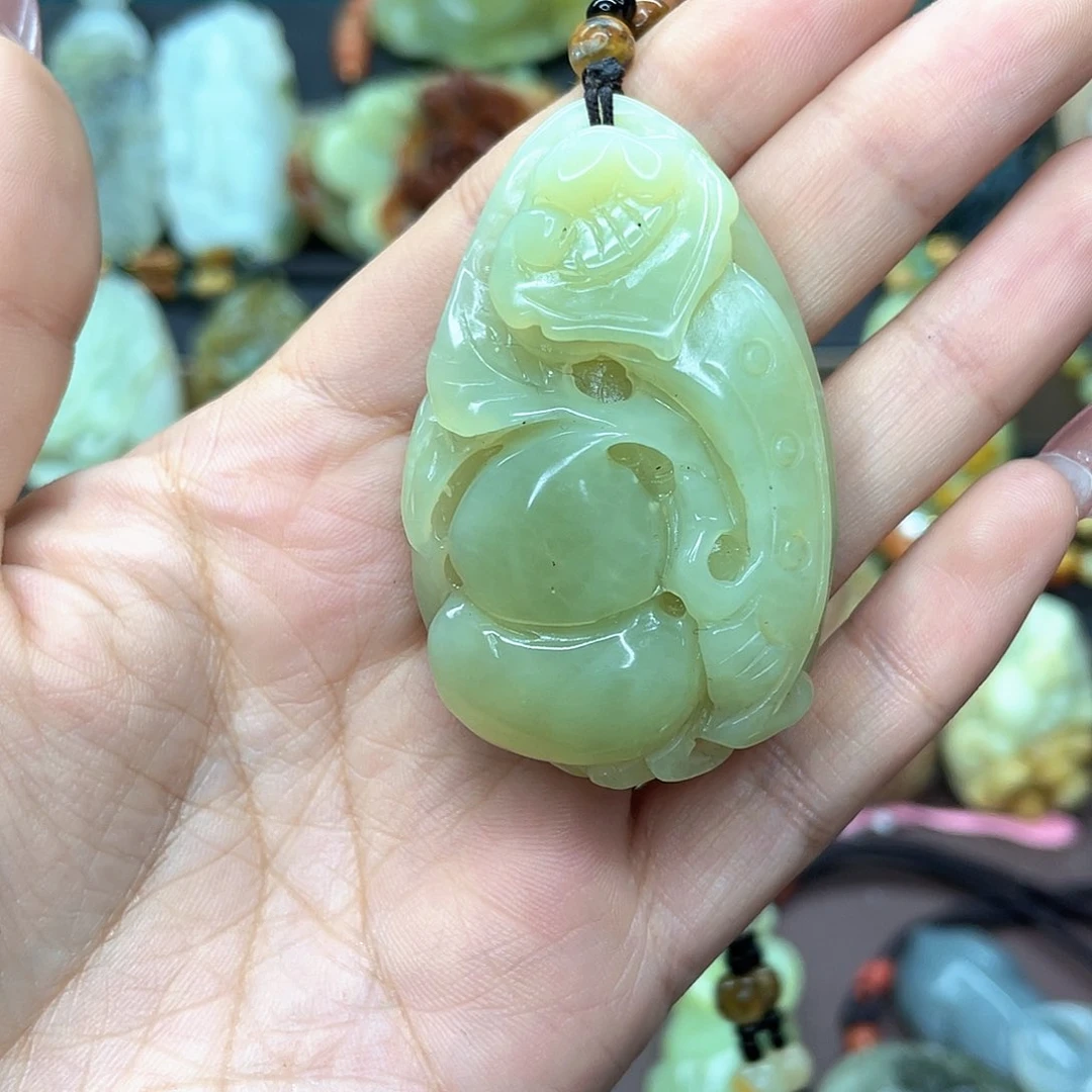 蛇纹石玉颈饰未镶嵌