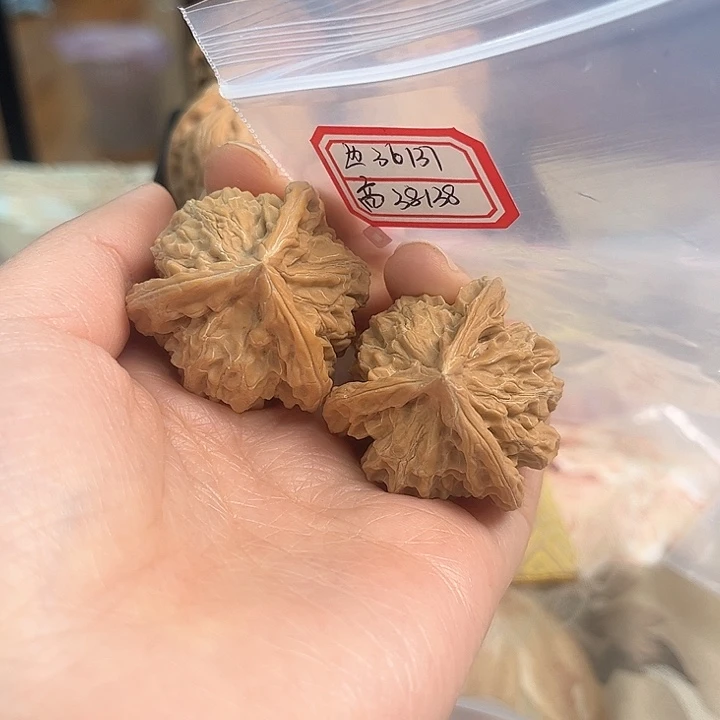 文玩核桃吊坠盘山三棱