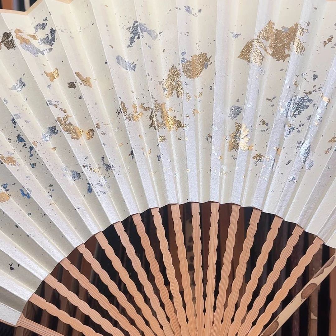 扇子白撒龙鳞梅妃。