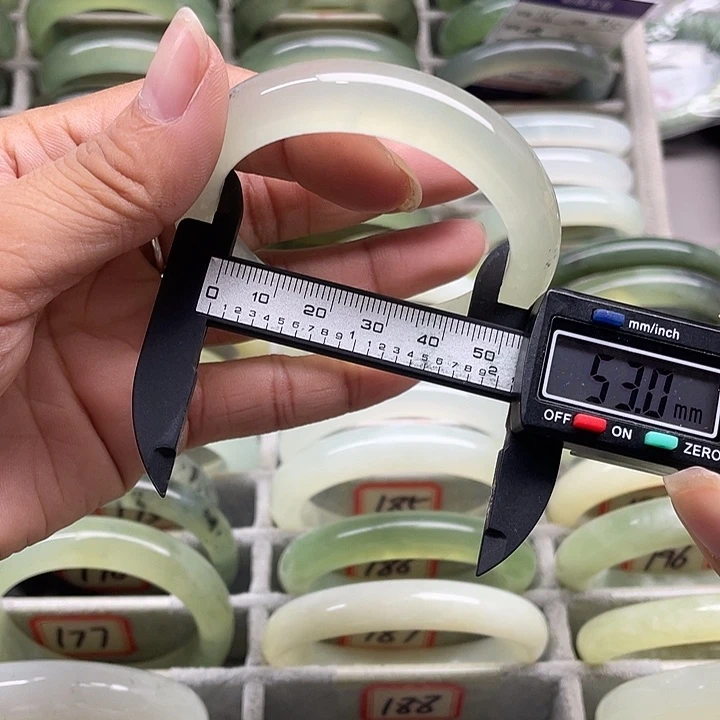 未镶嵌蛇纹石玉手镯188