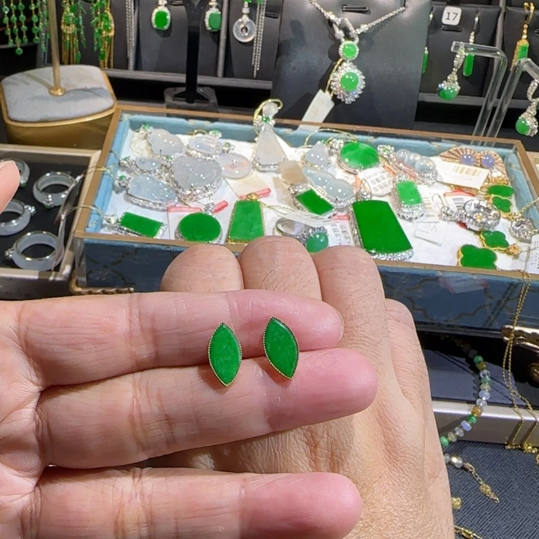 翡翠18K金镶嵌颈饰耳钉