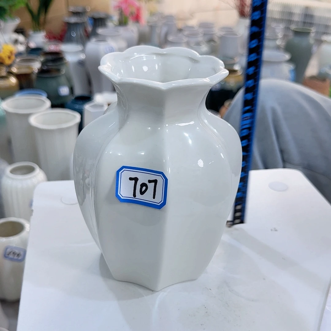 707号陶瓷高16.5厘米一个