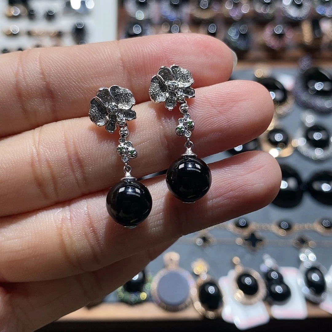 18K金镶嵌翡翠耳饰墨翠