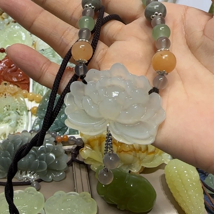 蛇纹石玉吊坠未镶嵌