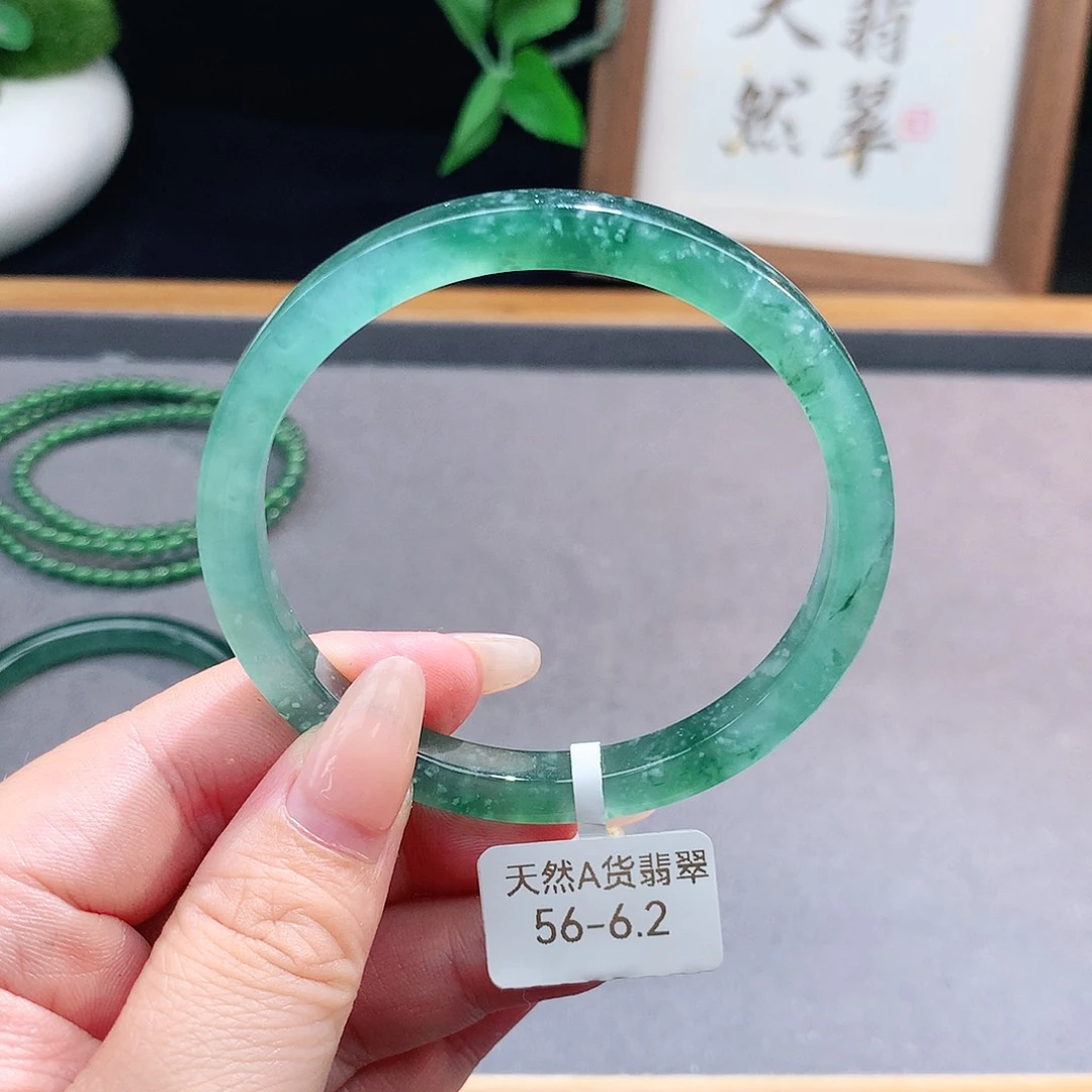 翡翠手镯（圆镯）未镶嵌