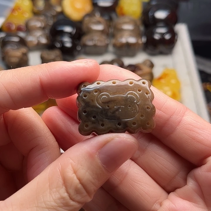 琥珀颈饰未镶嵌根珀