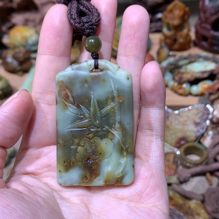 未镶嵌岫岩河磨玉（透闪石质玉）挂件