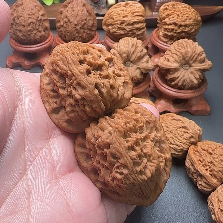 南疆石文玩核桃666