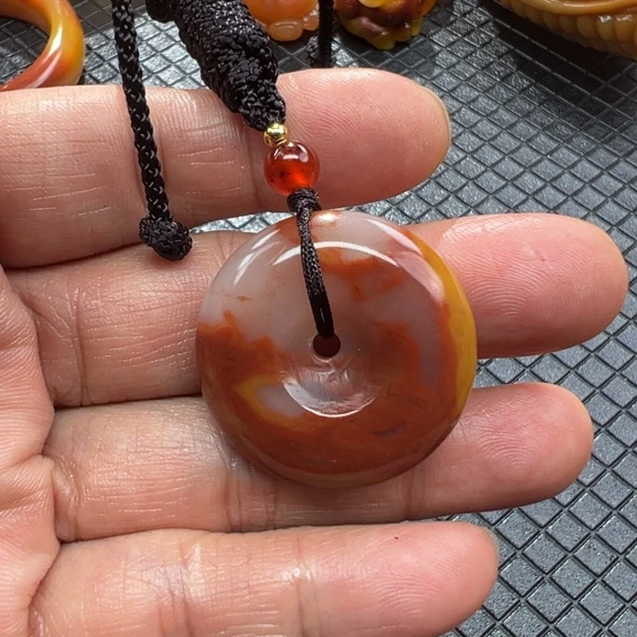 石英质玉（黄龙玉）颈饰未镶嵌