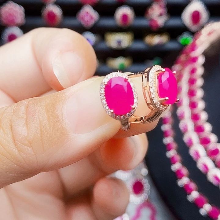 银S925镶嵌红宝石耳饰