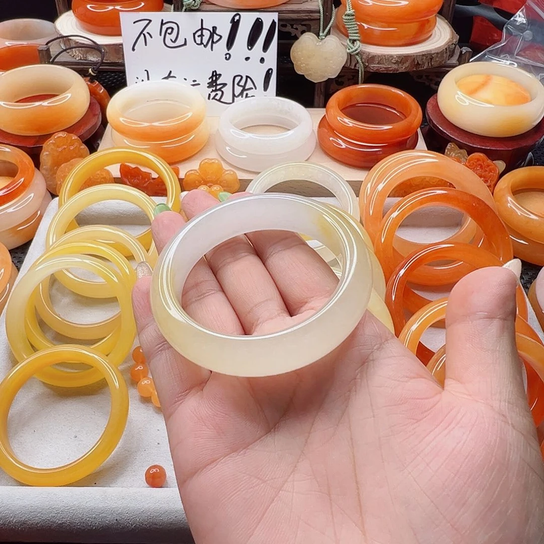 石英质玉（黄龙玉）未镶嵌手镯红