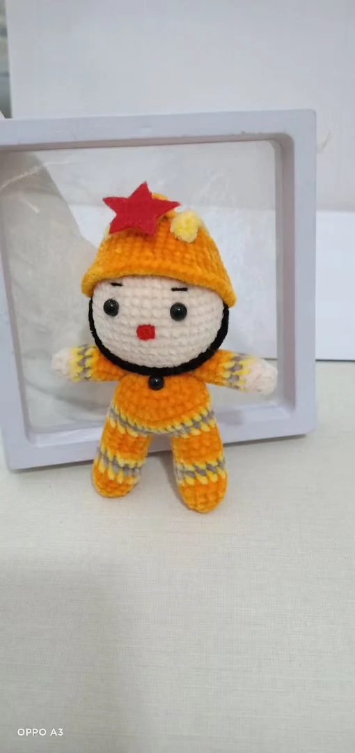 萌小丫毛线手工钩织成品消防员