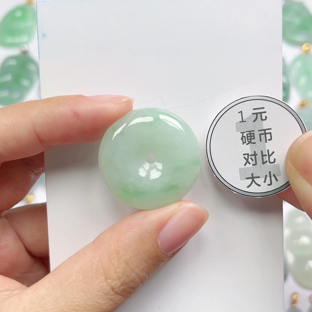 翡翠未镶嵌挂件是***?四会天然翡翠A货