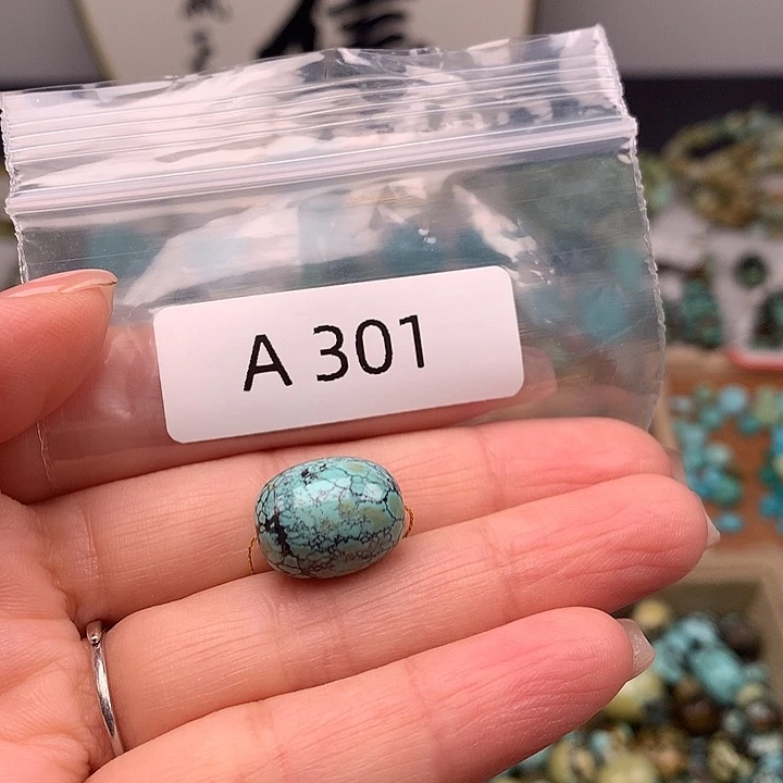 兔***霖绿松石未镶嵌扣子