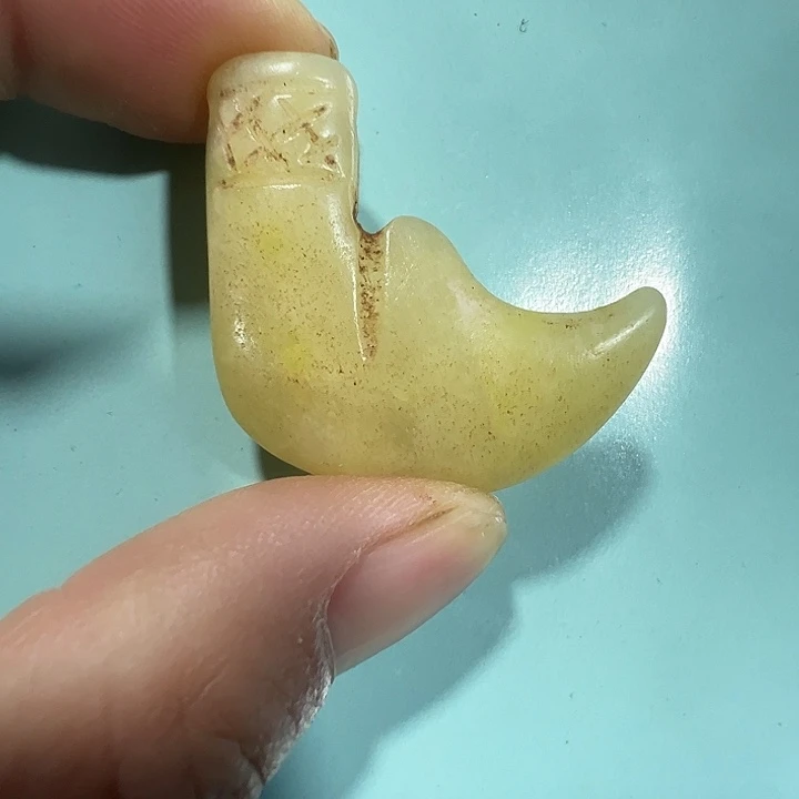 透闪石质玉未镶嵌挂件